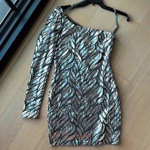 Dress one shoulder